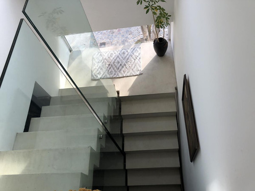 Excelente, Práctica Y Funcional Casa En Venta En Las Glorietas