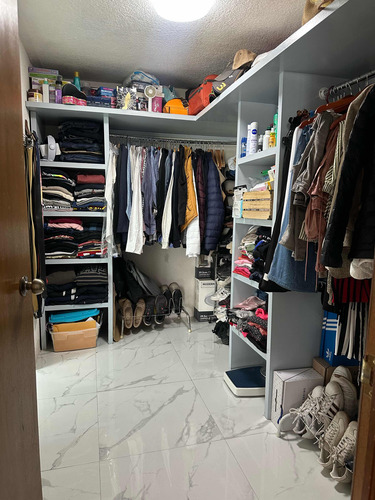 ¡casa En Venta En Condominio A Una Calle De Tollocan Y 5 Minutos De Town Square!