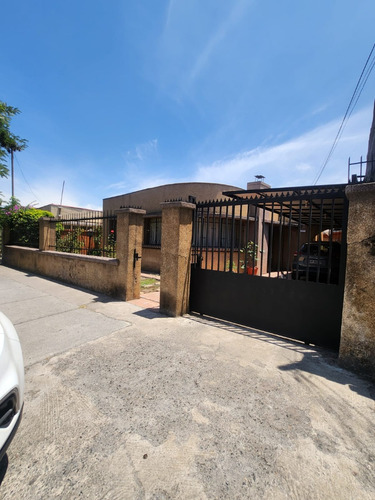 Hermoso Casa. Con Excelente Ubicación, Independencia