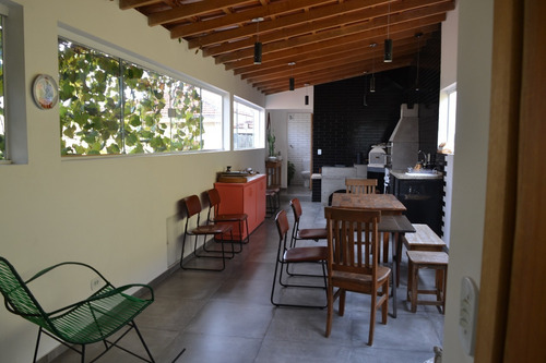 Imagem 5 de 14 de Linda Casa Com Jardins E Salão De Festa !