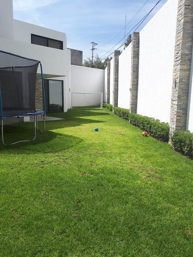 Hurban Vende Preciosa Residencia En La Herradura.