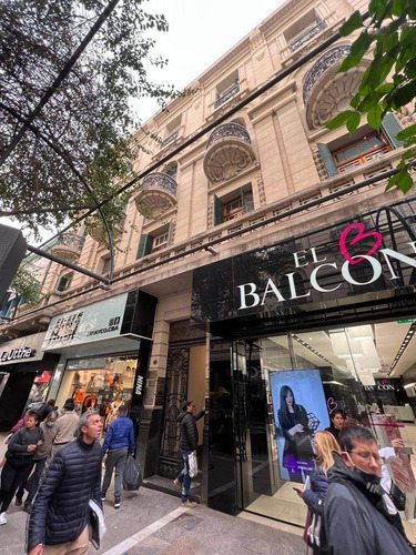 Imagen 2 de 17 de Se Vende Amplia Oficina En Peatonal-centro De La Ciudad
