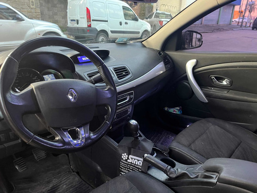Imagen 12 de 13 de Renault Fluence 2014 2.0 Ph2 Luxe Pack F 143cv