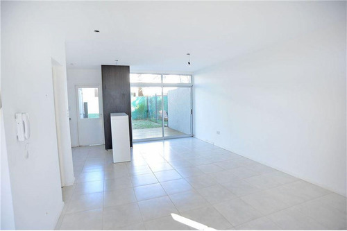 Imagen 24 de 30 de Dúplex Venta - 2 Dormitorios 2 Baños 2 Cocheras - 120 Mts2 Totales - City Bell