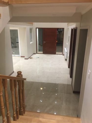 Casa De 180 M2, 6 D 6 B, Dos Pisos, Isla Teja , Valdivia