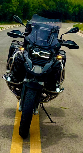 Triple Black Com Diversos Acessórios
