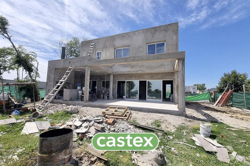 Imagen 2 de 30 de Casa En Venta En Santa Lucía, Pilar Del Este