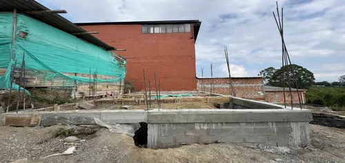 Lote Medianero En Via Altagracia/pereira (279060668).