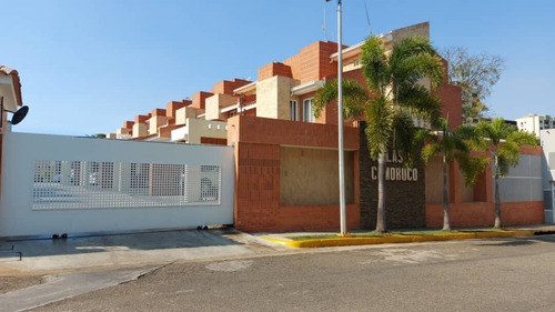 Imagen 13 de 30 de Townhouse En Venta Valles De Camoruco, Remodelado, Isomar Gubaira Remax Cod15614