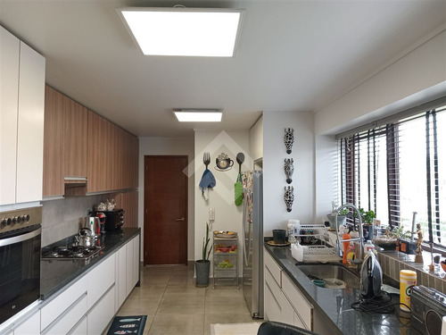 Casa En Venta De 4 Dorm. En Maipú