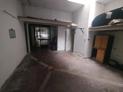 Local Cerca De 18 De Julio