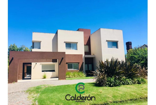 Casa  En Venta Ubicado En Campos De Alvarez, Francisco Álvar