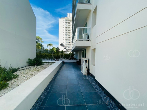 Imagen 18 de 19 de Punta Del Este, 2 Dormitorios Con Amplia Terraza Y Servicios.- Ref: 54484
