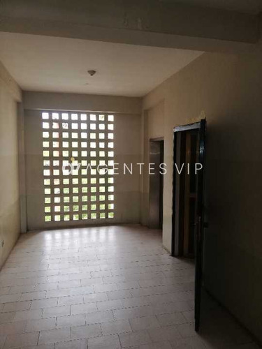 Imagen 11 de 25 de Se Vende Local Comercial Centro Profesional Anibal Dominicci