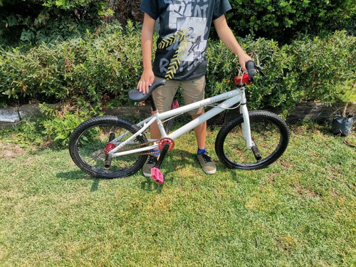 Bicicleta  (bmx) Aro 20