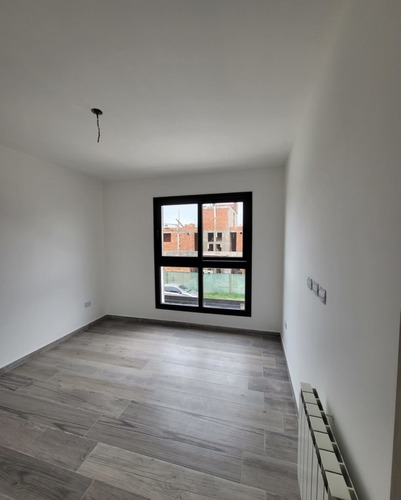 Imagen 2 de 24 de Cañuelas Chico, Duplex En Venta De 3 Dormitorios Con Escritorio, Cochera Doble
