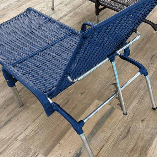 Kit 2 Espreguiçadeira Piscina Fibra Madrid+mesa De Centro Cor Azul