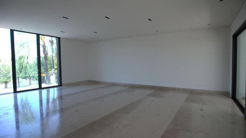 Residencia Con Acabados De Lujo En San Patricio