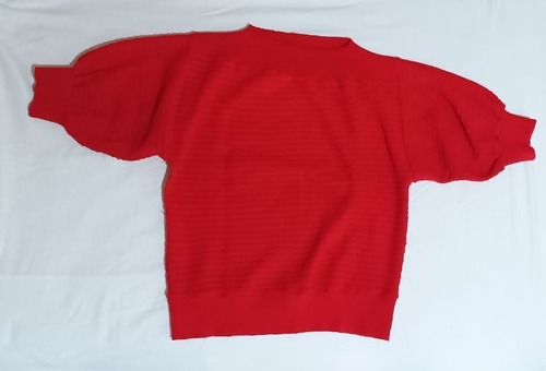 Sweater Rojo Manga Corta :)