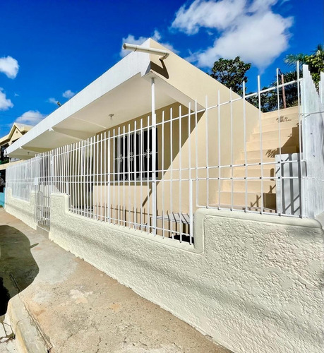 Casa En Venta En Reparto Alma Rosa