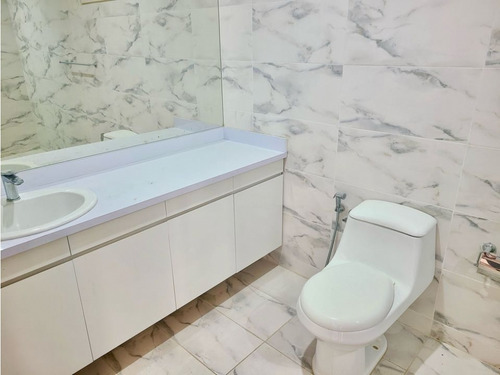 Apartamento En Alquiler Ubicado En Altamira, Chacao - Caracas