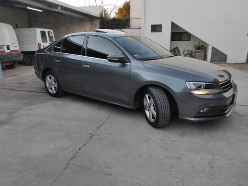Imagen 6 de 10 de Volkswagen Vento 2.5 Luxury 170cv Tiptronic 2015