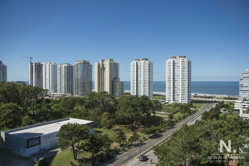 Vende Gran Apartamento En Brava - Punta Del Este De 3 Dormitorios