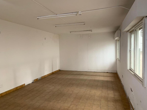 Imagen 13 de 30 de Local Comercial Y Galpón 1450 M² Cub. - Frente A 3 Calles Sobre Avenida - S.justo (ctro)