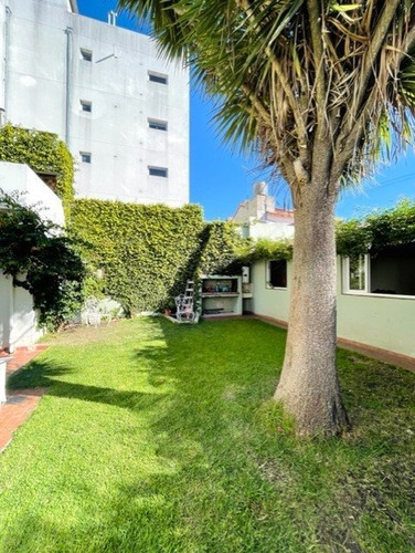 Venta Vivienda Multifamiliar De 6 Amb.c/ Local,parque Y Quincho. Barrio Chauvin. Sobre Lote Propio.