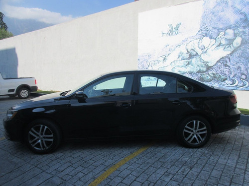 Imagen 8 de 11 de Volkswagen Jetta 2017 2.5 Trendline Tiptronic At