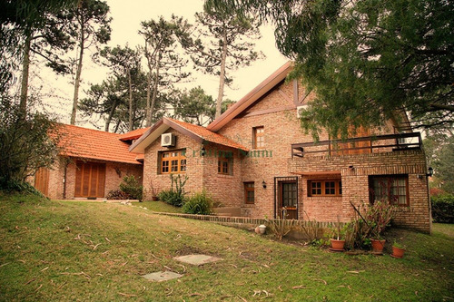 Excelente Casa En Venta En Playa Mansa, Punta Del Este- Ref: 37613