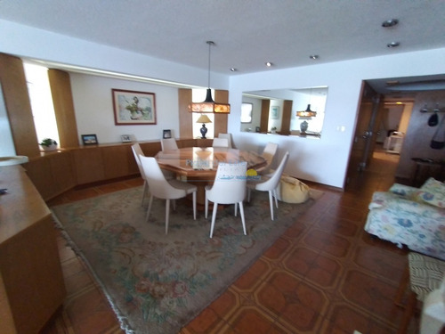 Apartamento En Zona De Peninsula Con Hermosa Vista A Playa Brava - Ref: 11575