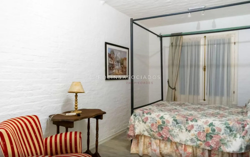 Hermosa Casa En Venta De 5 Dormitorios En Solanas, Punta Del Este.