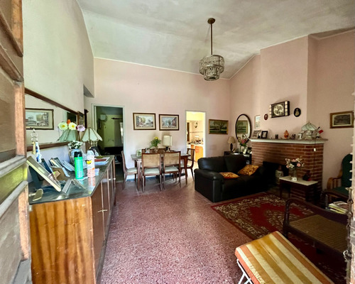 Vende Vivienda Con Buen Terreno.-