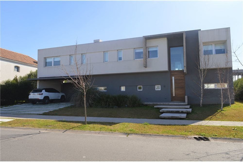 Venta Casa 5 Amb Con Pileta - Barrio Nuevo Quilmes