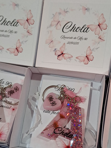 Llaveros De Resina X50+tarjetas+caja Personalizadas Multicolor