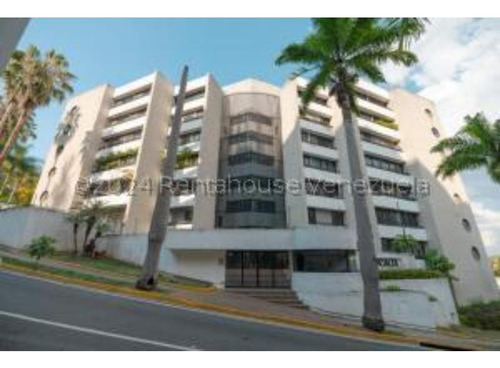  #24-21627  Exclusivo E Imponente Penthouse, Ubicado En Colinas De Valle Arriba 