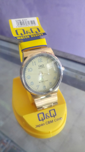 Reloj Dorado Q&q