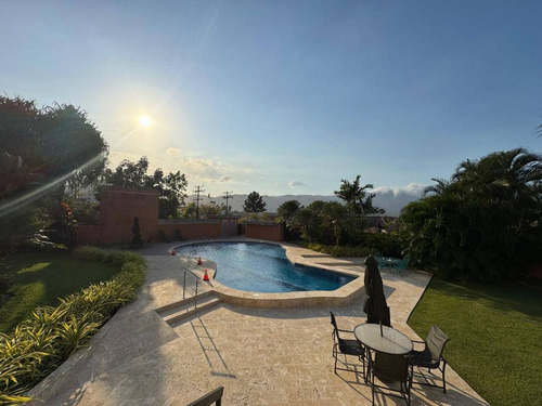 Venta De Apartamento, Altos De Guataparo, Edificio La Defense Cod 271147