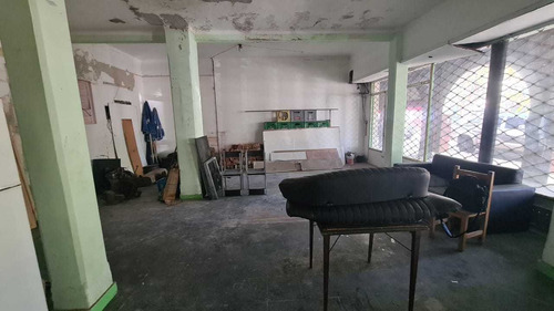 En Venta En Ciudad Jardin Local Sobre Plaza Plate; 76m2 En La Planta Baja; Mas 40m2 De Subsuelo. F: 8554