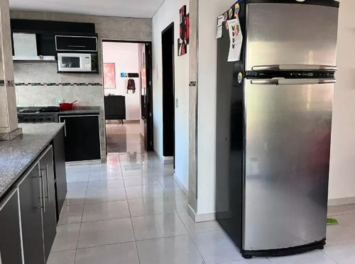 Casa En Venta Barrio Haras Maria Elena 4 Ambientes Fondo Libre Piscina