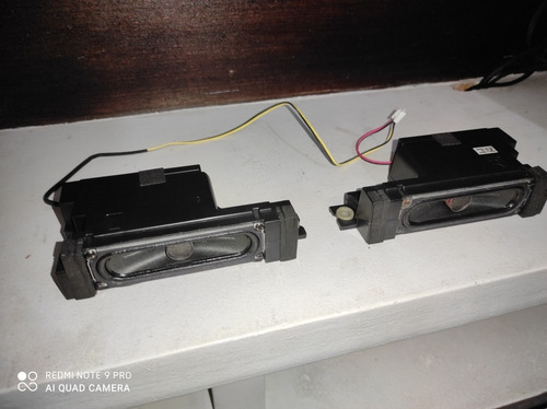 Imagen 3 de 5 de Cornetas Para Tv Samsung 32 Pulgadas Led Un32eh5000