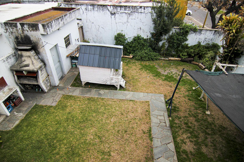 Casa De 4 Ambientes Con Hermoso Parque En Hurlingham