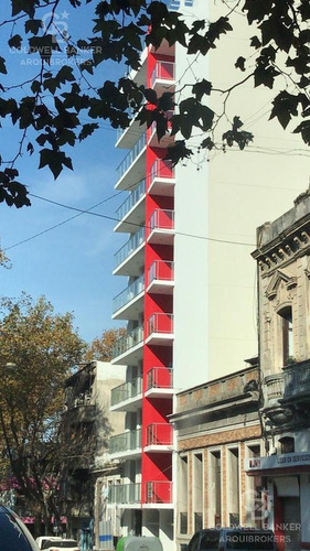 Apartamento De 2 Dormitorios En Alquiler En Centro