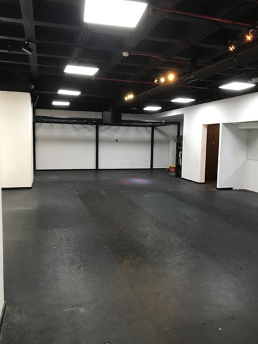 Imagen 2 de 9 de Plaza Las Américas Nuevo. Espacioso Local Sin Columnas En Venta