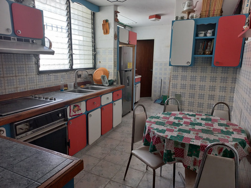 Pent House En Venta En Montalbán De 200 M2 En Edificio Bajo