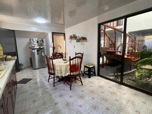 Preciosa Casa Con Seguridad En Jardines De Bellavista, Opción A 4ta Recamara En Planta Baja A Un Excelente Precio!!!