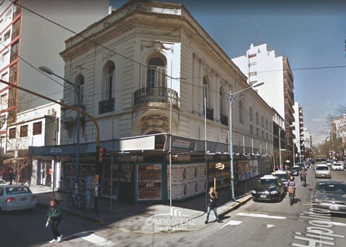 Exclusivo Local Comercial Sobre La Calle Hipólito Yrigoyen Esquina Belgrano