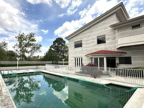 Casa En Venta Con Alberca En Bosques De Las Lomas