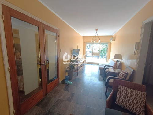 Estupenda Casa En Excelente Ubicación Y Con Muchas Comodidades.